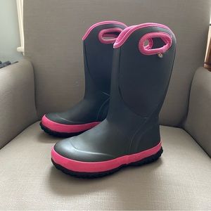 Bogs Slushy Snow Boot, dark gray & pink, size US 2